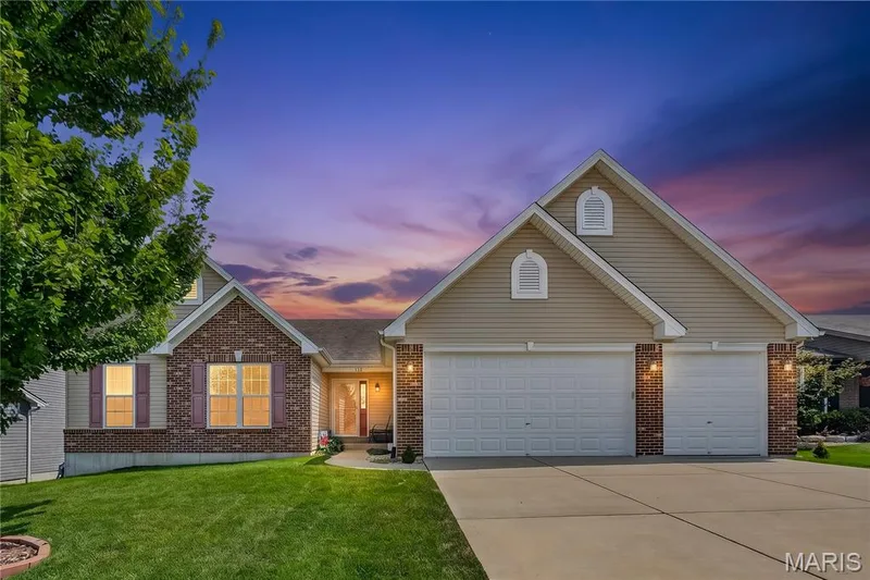 Welcome in to this expansive ranch in Riverdale! — 132 Riverdale Woods Circle, O'Fallon, MO 63366