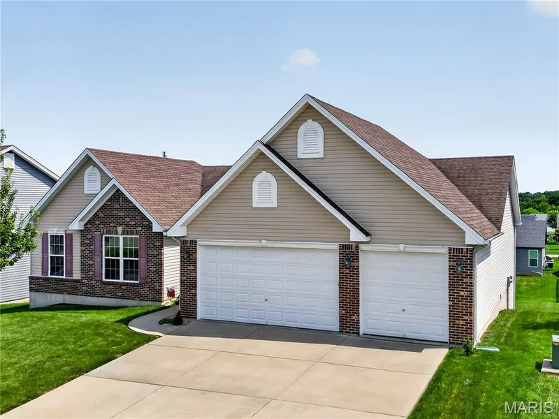 132 Riverdale Woods Circle, O'Fallon, MO 63366 — listing photo 2 of 53
