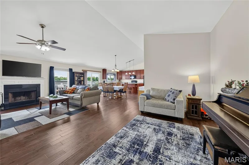 132 Riverdale Woods Circle, O'Fallon, MO 63366 — listing photo 7 of 53