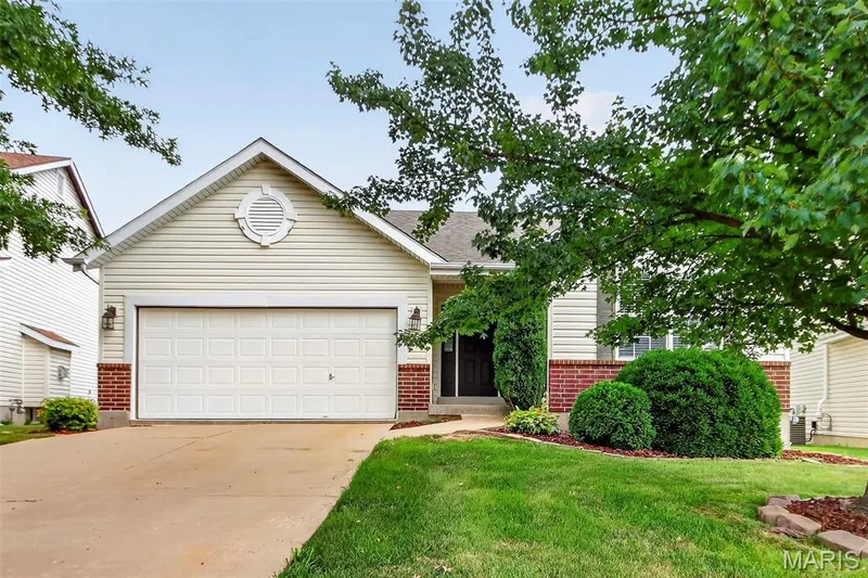429 Briarchase Place, Lake St. Louis, MO 63367 — listing photo 2 of 38