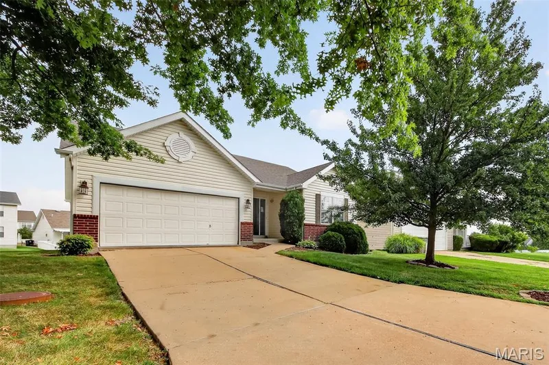429 Briarchase Place, Lake St. Louis, MO 63367 — listing photo 3 of 38