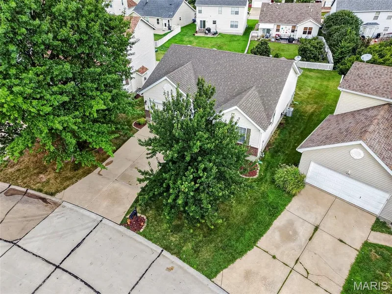 429 Briarchase Place, Lake St. Louis, MO 63367 — listing photo 4 of 38