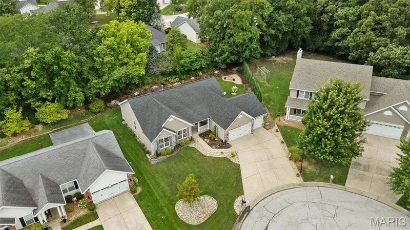 731 Autumnwood Forest Drive, Lake St. Louis, MO 63367 — listing photo 4 of 62