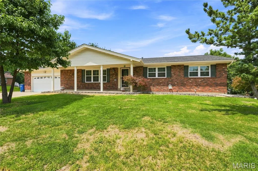 Welcome to 1613 Tamarack Dr! — 1613 Tamarack Drive, St Charles, MO 63301