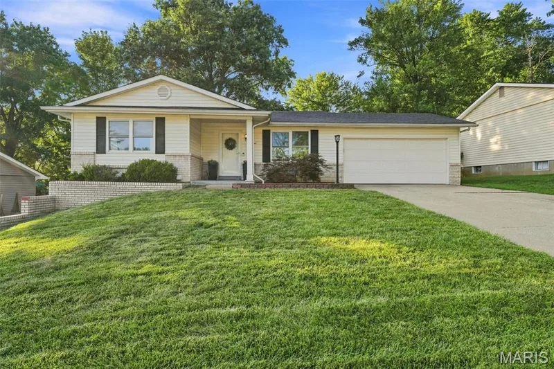 17 Oak Hill Lane, St Peters, MO 63376 — listing photo 1 of 32