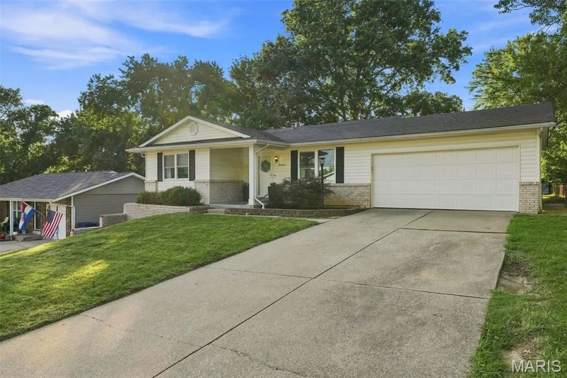17 Oak Hill Lane, St Peters, MO 63376 — listing photo 2 of 32