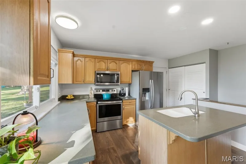 17 Oak Hill Lane, St Peters, MO 63376 — listing photo 10 of 32