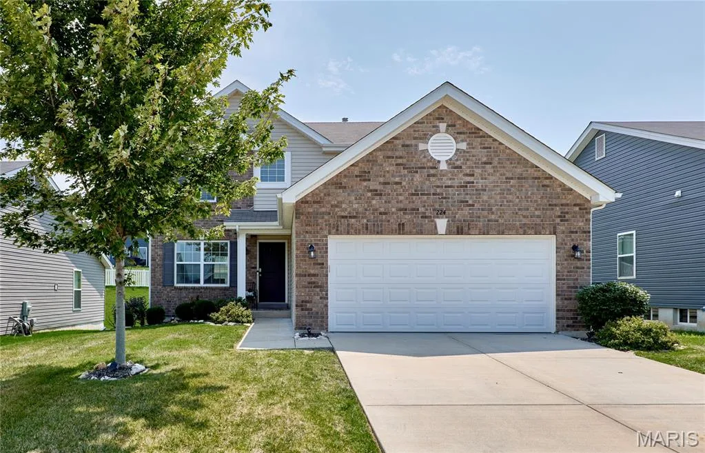 224 Quiet Bend Drive, Wentzville, MO 63385 — listing photo 1 of 28