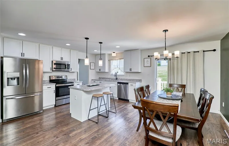 224 Quiet Bend Drive, Wentzville, MO 63385 — listing photo 2 of 28