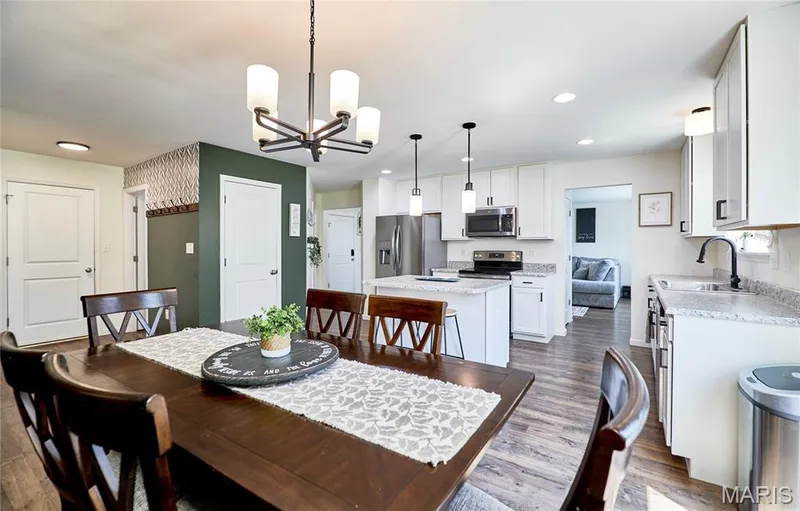 224 Quiet Bend Drive, Wentzville, MO 63385 — listing photo 3 of 28