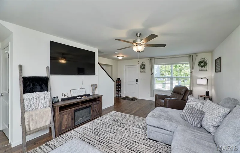 224 Quiet Bend Drive, Wentzville, MO 63385 — listing photo 4 of 28