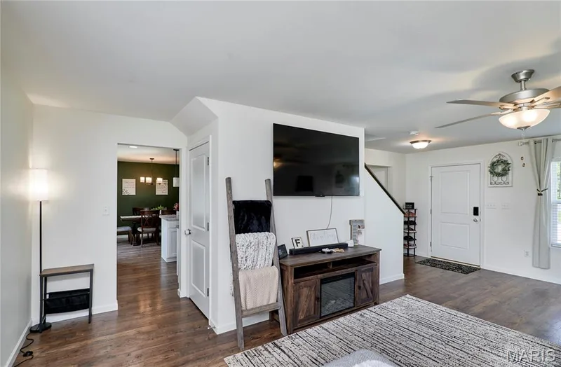 224 Quiet Bend Drive, Wentzville, MO 63385 — listing photo 8 of 28