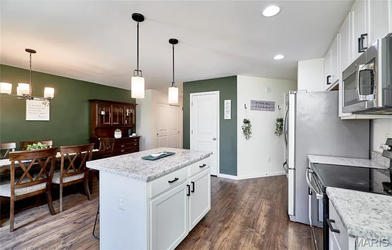 224 Quiet Bend Drive, Wentzville, MO 63385 — listing photo 10 of 28