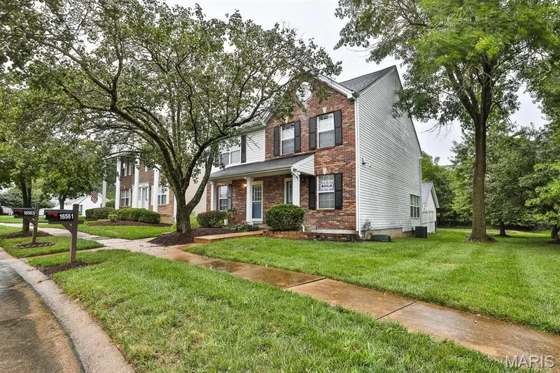 16563 Carriage View Court, Grover, MO 63040 — listing photo 2 of 35