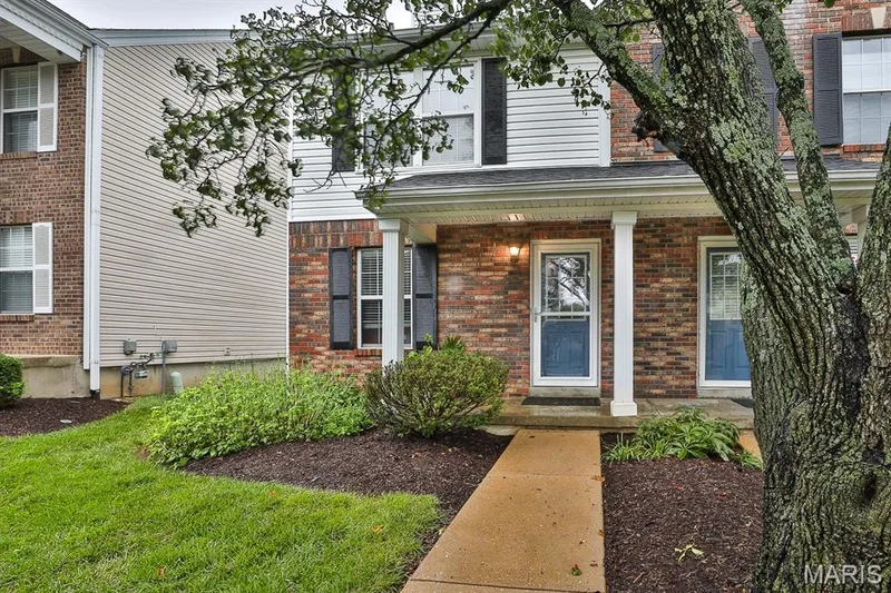 16563 Carriage View Court, Grover, MO 63040 — listing photo 3 of 35