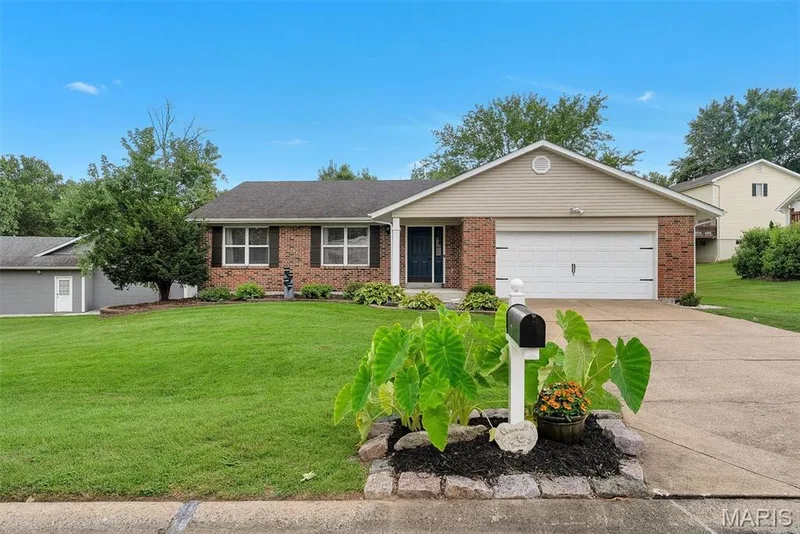 104 Cedar Crest Court, St Charles, MO 63304 — listing photo 2 of 46