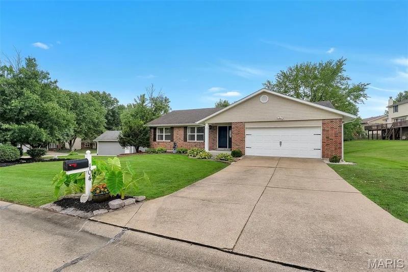 104 Cedar Crest Court, St Charles, MO 63304 — listing photo 5 of 46