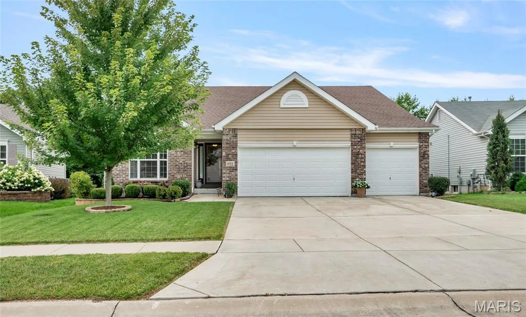 Great curb appeal — 492 Pleasant Breeze Drive, Wentzville, MO 63385