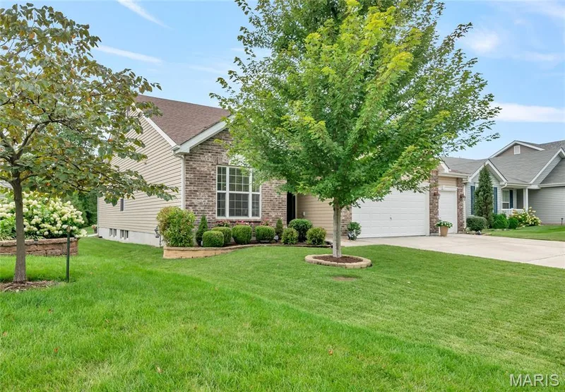 Well-manicured front yard — 492 Pleasant Breeze Drive, Wentzville, MO 63385