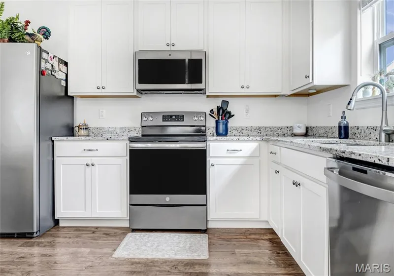 Attractive kitchen area — 492 Pleasant Breeze Drive, Wentzville, MO 63385