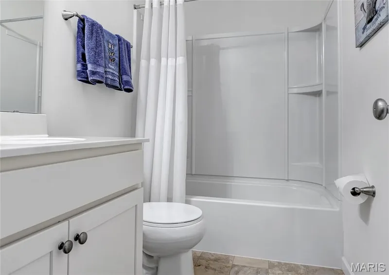 Full hall bath that is used for the front 2 additional bedrooms — 492 Pleasant Breeze Drive, Wentzville, MO 63385