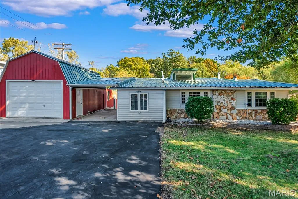 812 Pralle Lane, St Charles, MO 63303 — listing photo 1 of 48