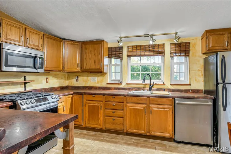812 Pralle Lane, St Charles, MO 63303 — listing photo 13 of 48
