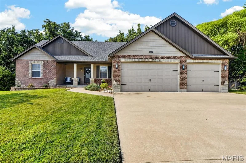 Awesome brick and stone walkout ranch with a 4 car garage (one side tandem) backing to trees on a cul-de-sac. — 132 Miranda Court, Wentzville, MO 63385