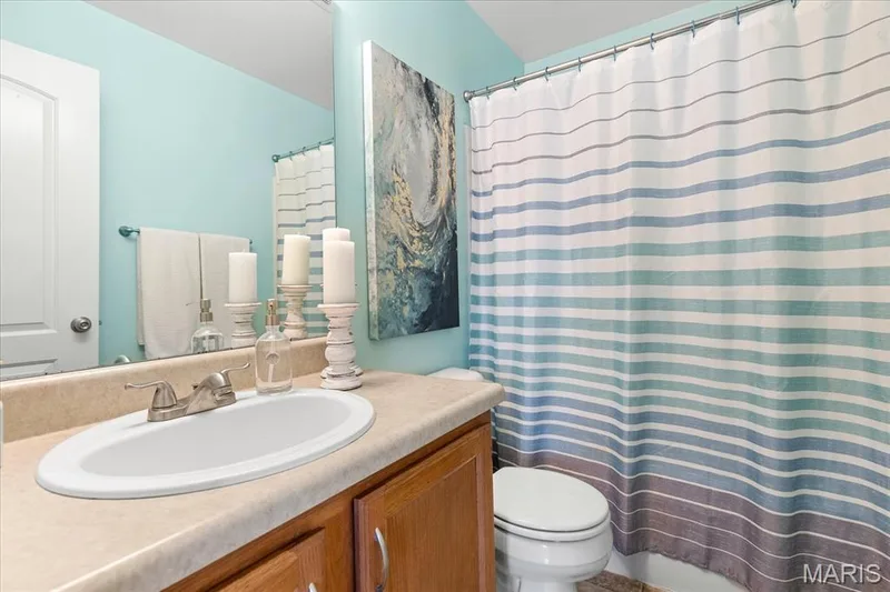 Convenient full hall bathroom great for serving guests with ease. — 146 Tuscany Lane, Wentzville, MO 63385