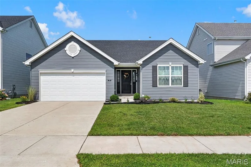 724 Palisades Drive, St Charles, MO 63301 — listing photo 2 of 29