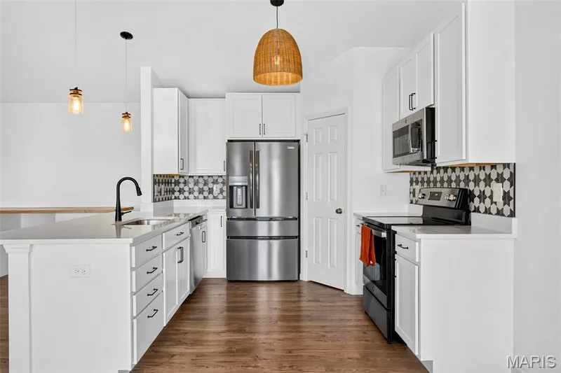 724 Palisades Drive, St Charles, MO 63301 — listing photo 7 of 29