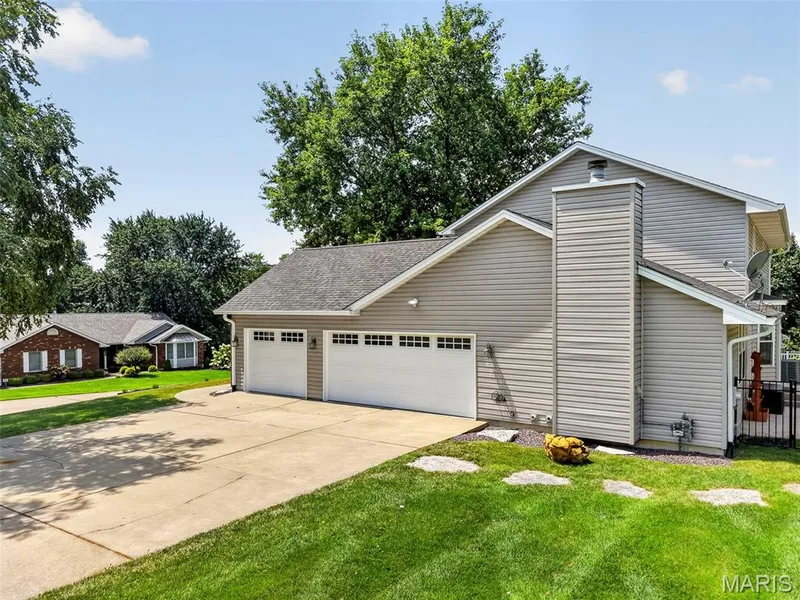 701 Loretta Drive, O'Fallon, MO 63366 — listing photo 9 of 78