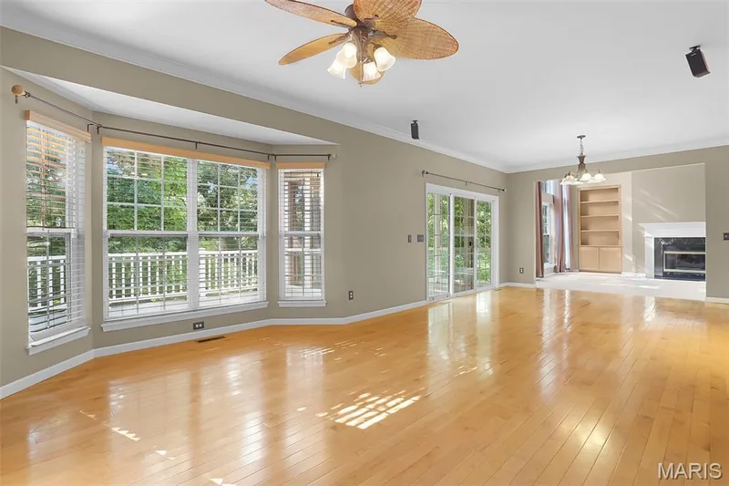 6 Crestwyck Court, Lake St. Louis, MO 63367 — listing photo 15 of 55
