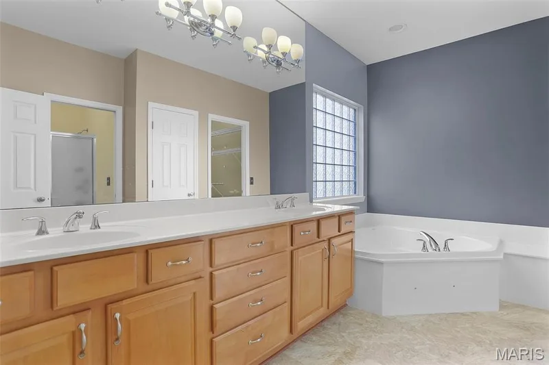 6 Crestwyck Court, Lake St. Louis, MO 63367 — listing photo 23 of 55