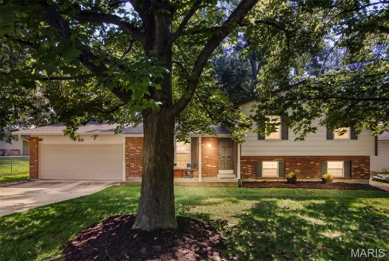 23 Crescent Woods Drive, St Peters, MO — listing photo 1