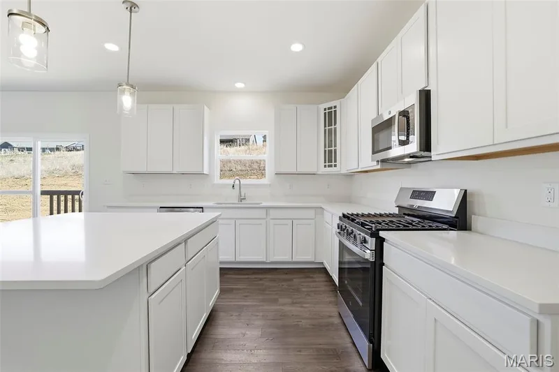 24 Bluestem Court, Lake St. Louis, MO 63367 — listing photo 8 of 26
