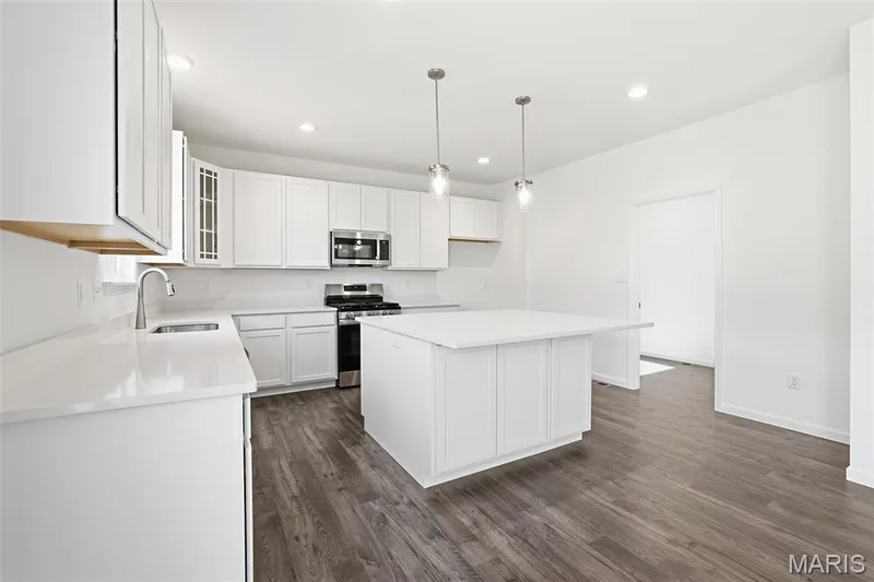 24 Bluestem Court, Lake St. Louis, MO 63367 — listing photo 11 of 26