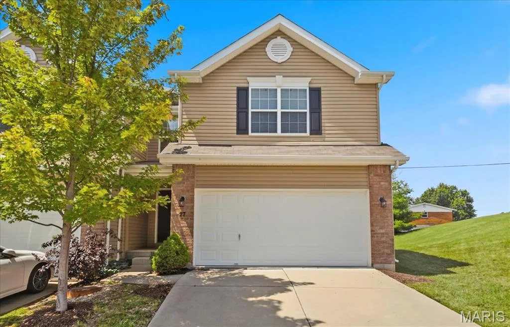 27 Loris Lane, St Charles, MO 63303 — listing photo 1 of 32
