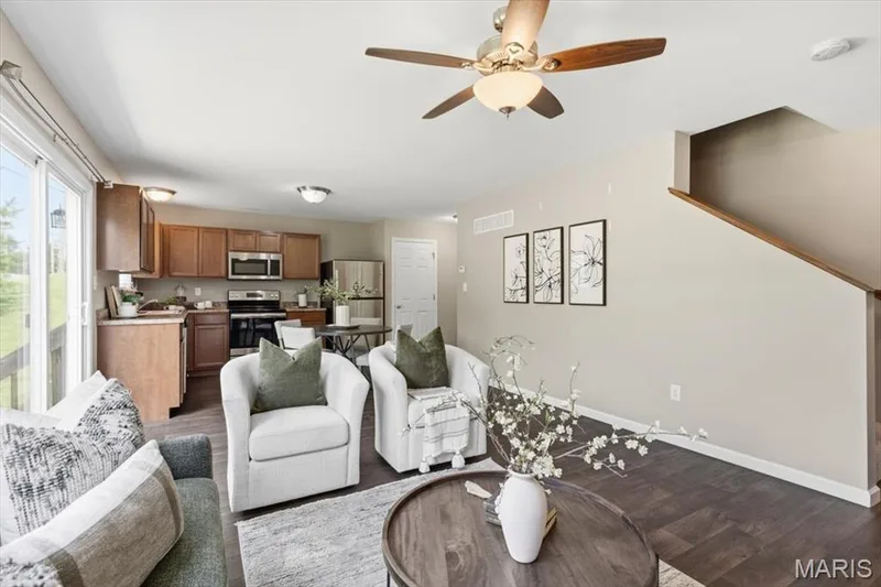 27 Loris Lane, St Charles, MO 63303 — listing photo 5 of 32