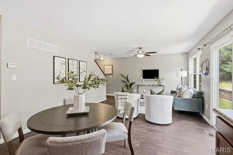 27 Loris Lane, St Charles, MO 63303 — listing photo 10 of 32