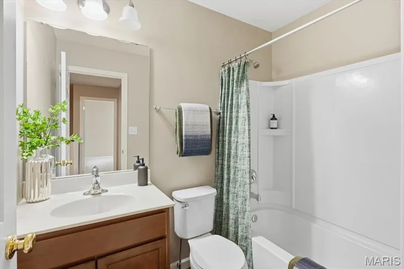 27 Loris Lane, St Charles, MO 63303 — listing photo 12 of 32