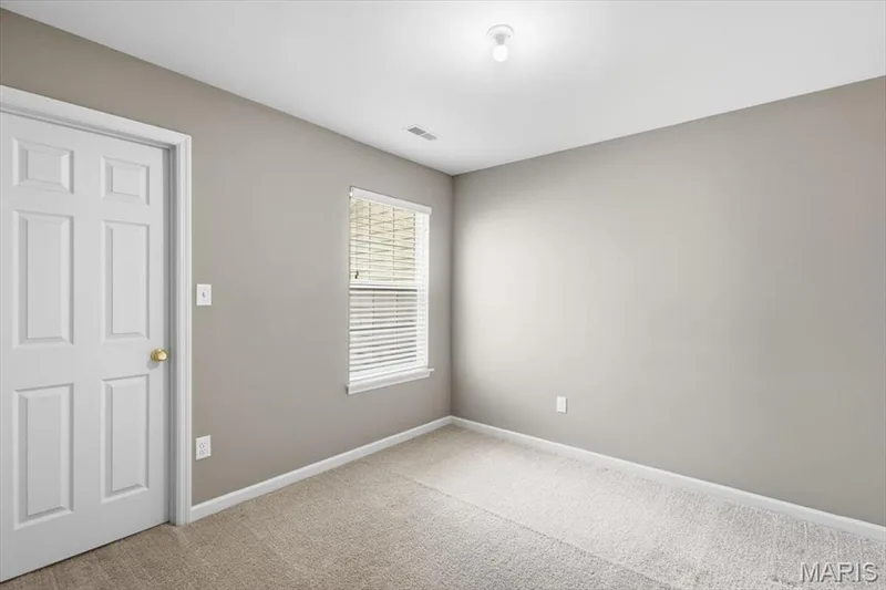 27 Loris Lane, St Charles, MO 63303 — listing photo 18 of 32
