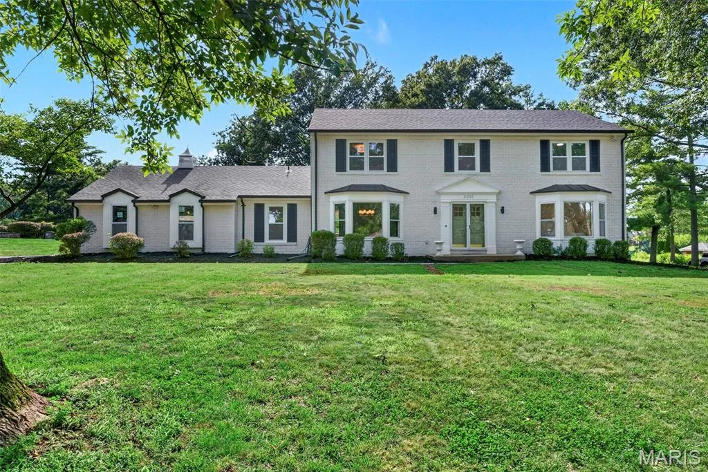 2251 Whitby Road, Chesterfield, MO 63017 — listing photo 1 of 53