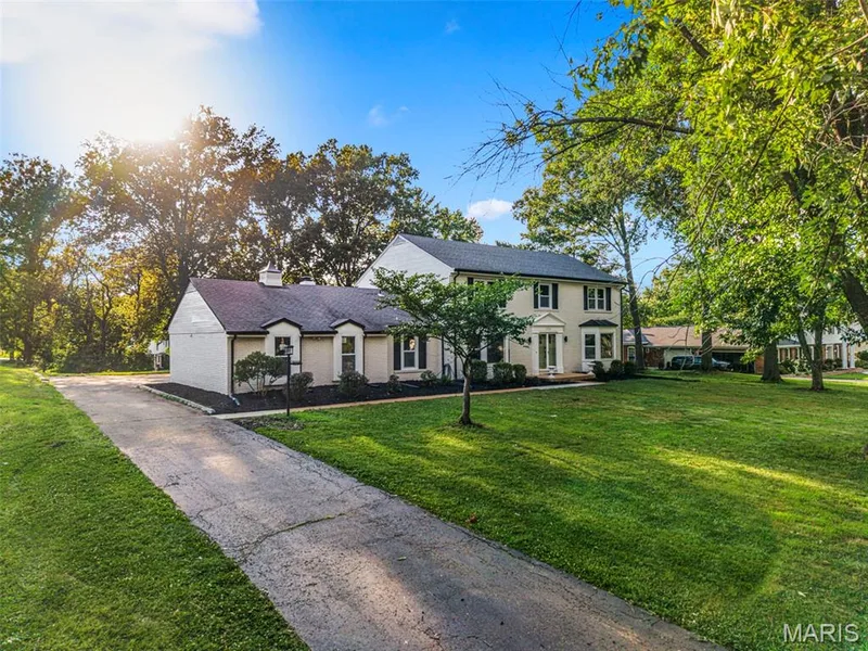 2251 Whitby Road, Chesterfield, MO 63017 — listing photo 2 of 53