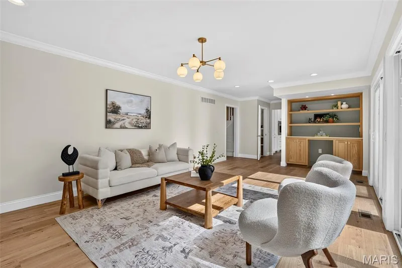 large family room open to the kitchen area and steps out to the back patio, perfect for hosting large gatherings or barbecues. — 2251 Whitby Road, Chesterfield, MO 63017