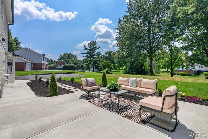 2251 Whitby Road, Chesterfield, MO 63017 — listing photo 31 of 53