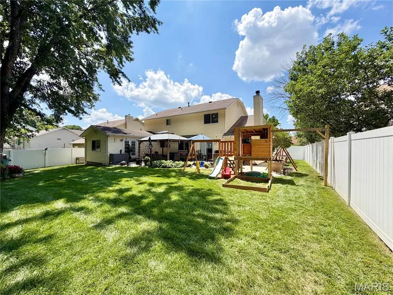 1392 Timothy Ridge Drive, St Charles, MO 63304 — listing photo 5 of 46