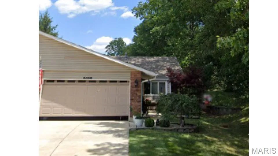 Image of home with front garage entry. Front porch at side entry. — 2498 Fox Bridge Court #19, Lake St. Louis, MO 63367