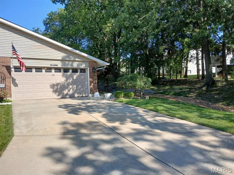 2 Car Garage — 2498 Fox Bridge Court #19, Lake St. Louis, MO 63367