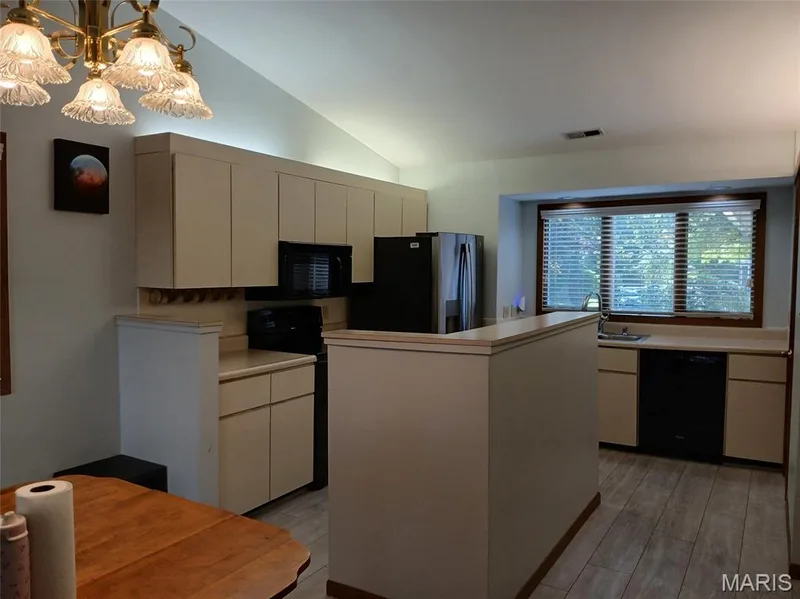 Island Workd Center in Middle. — 2498 Fox Bridge Court #19, Lake St. Louis, MO 63367